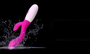 Dráždivé hračky pre potešenie každej dámy – vibrátor, masážna hlavica alebo vibračné vajíčko